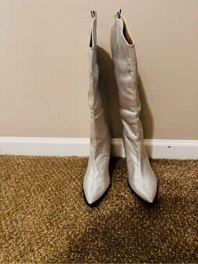 Knee-High Pointed Toe Glitter Boots - Silver